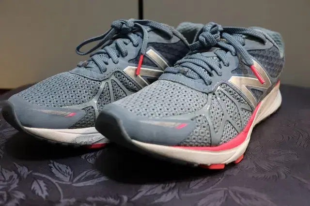 뉴발란스 VAZEE RUSH 240